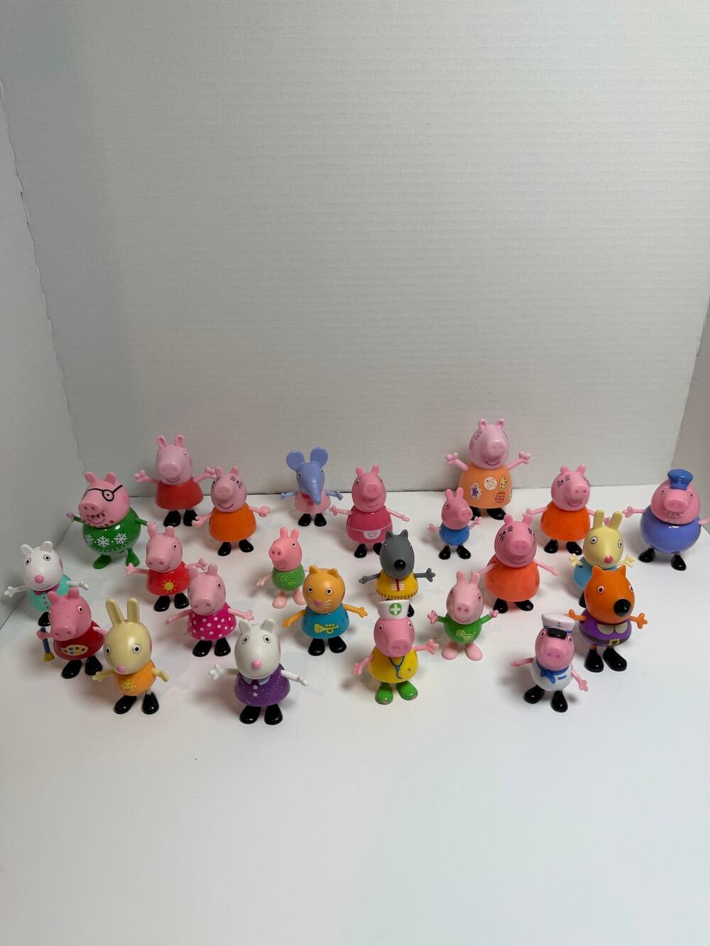 Peppa pig figure lot of 24 figures